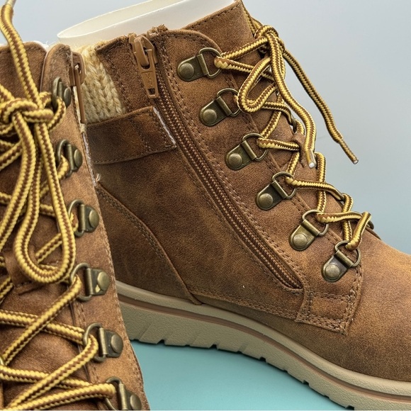 Cliffs Tan Cozy Combat Boots | Size 7 - Picture 3 of 11